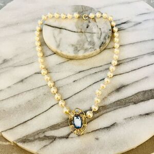 Vintage‎ Crystal Pendant with Faux Pearl Necklace Blue Gold Toned Metal Cream